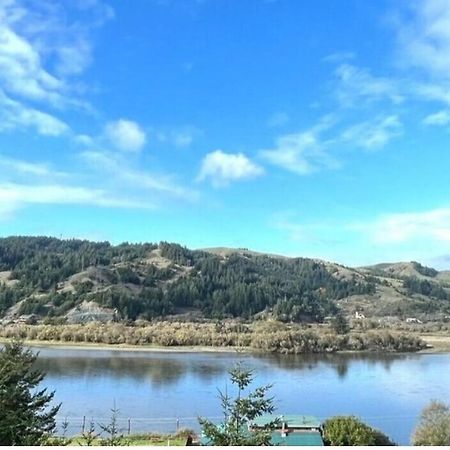 Rogue River Landing Resort Gold Beach Exterior photo