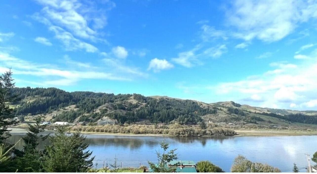 Rogue River Landing Resort Gold Beach Exterior photo
